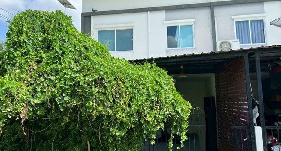 For sale 3 bedrooms townhouse in Mueang Samut Prakan, Samut Prakan