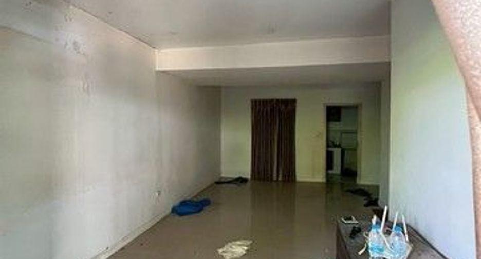 For sale 3 bedrooms townhouse in Mueang Samut Prakan, Samut Prakan