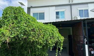 For sale 3 bedrooms townhouse in Mueang Samut Prakan, Samut Prakan
