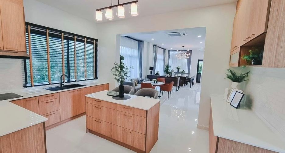 Casa en alquiler de 5 habitaciones en Lat Krabang, Bangkok