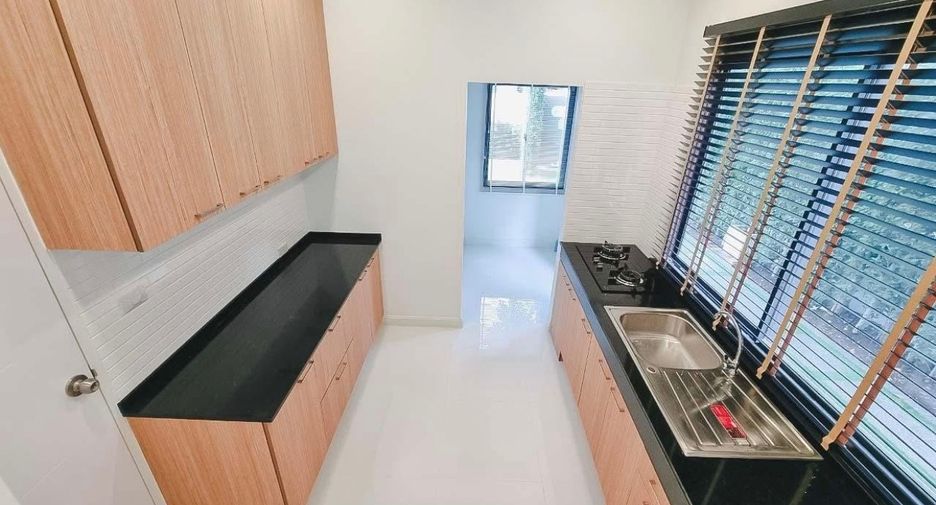 Casa en alquiler de 5 habitaciones en Lat Krabang, Bangkok