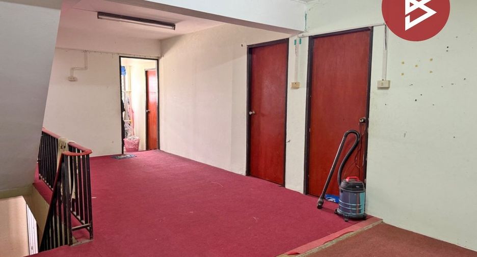 For sale 8 bedrooms retail Space in Mueang Lamphun, Lamphun