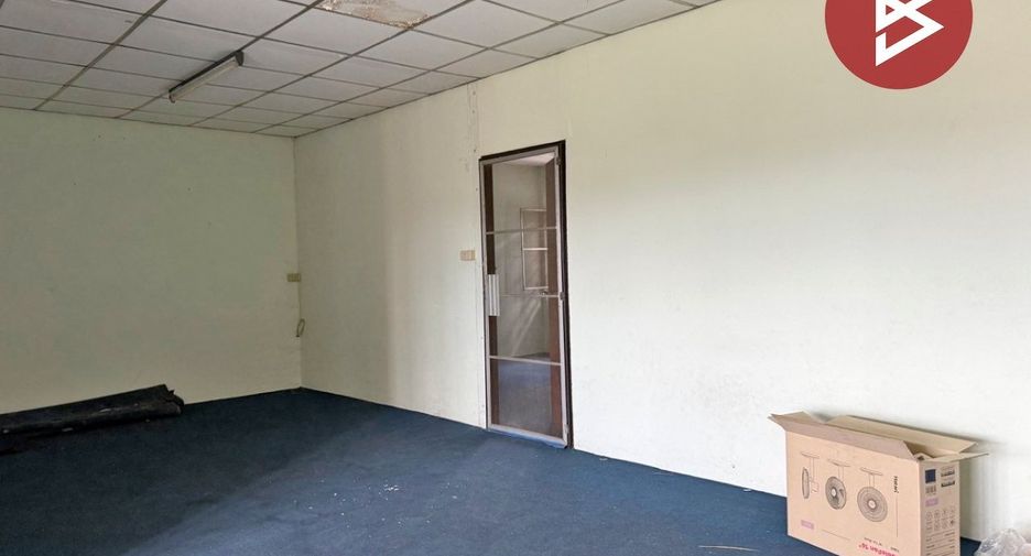 For sale 8 bedrooms retail Space in Mueang Lamphun, Lamphun