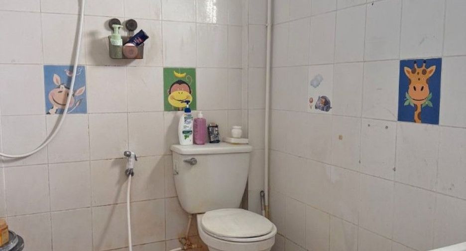 For sale 8 bedrooms retail Space in Mueang Lamphun, Lamphun