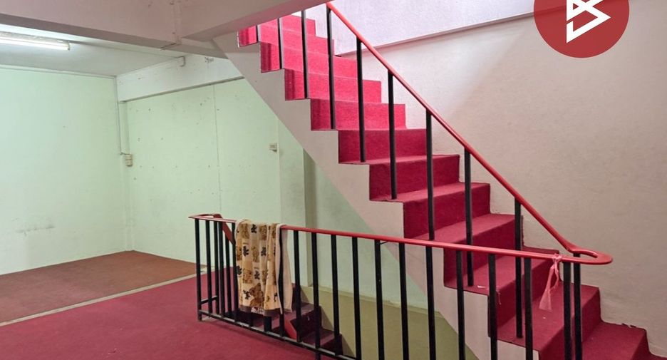 For sale 8 bedrooms retail Space in Mueang Lamphun, Lamphun