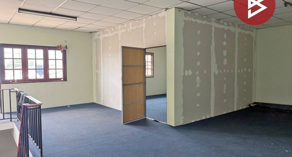 For sale 8 bedrooms retail Space in Mueang Lamphun, Lamphun