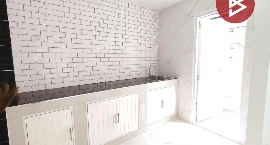 For sale 3 bedrooms townhouse in Khlong Luang, Pathum Thani