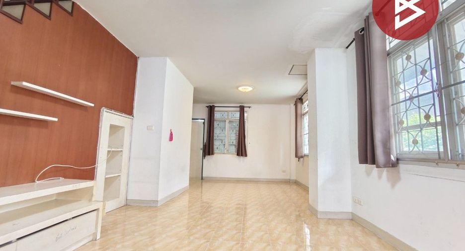 For sale 2 bedrooms townhouse in Mueang Nakhon Pathom, Nakhon Pathom