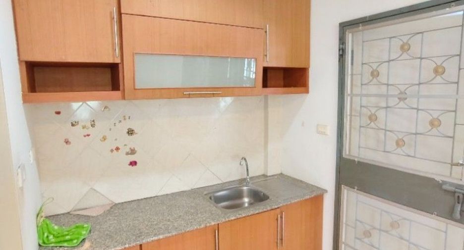 For sale 2 bedrooms townhouse in Mueang Nakhon Pathom, Nakhon Pathom