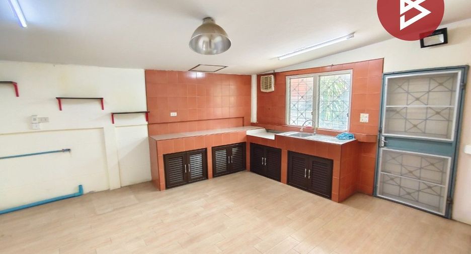 For sale 2 bedrooms townhouse in Mueang Nakhon Pathom, Nakhon Pathom