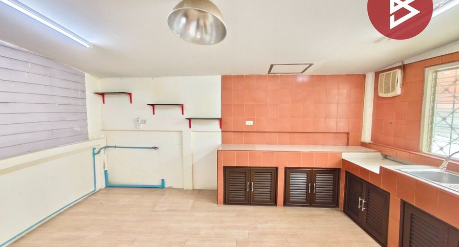 For sale 2 bedrooms townhouse in Mueang Nakhon Pathom, Nakhon Pathom