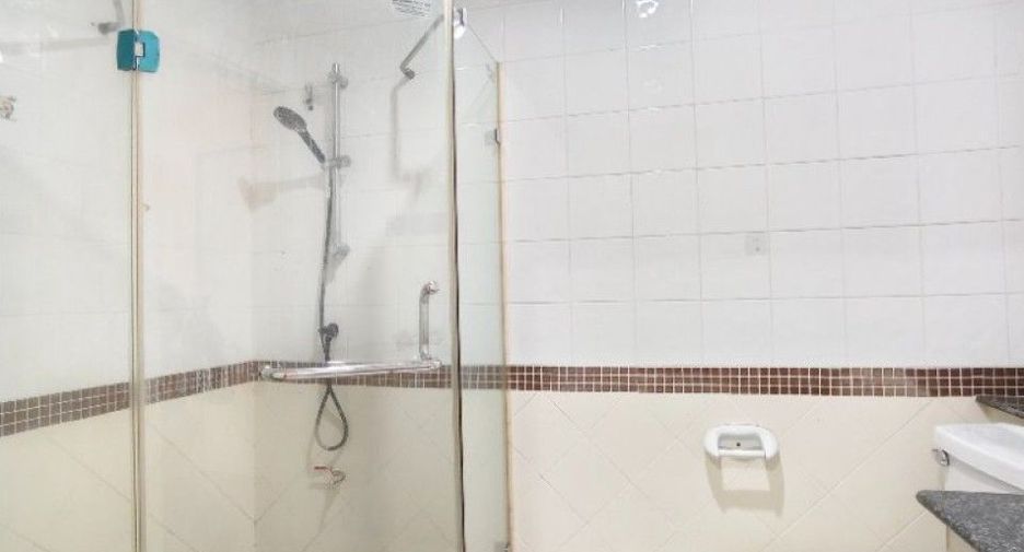 For sale 2 bedrooms townhouse in Mueang Nakhon Pathom, Nakhon Pathom