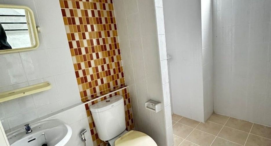 For sale 2 bedrooms retail Space in Klaeng, Rayong
