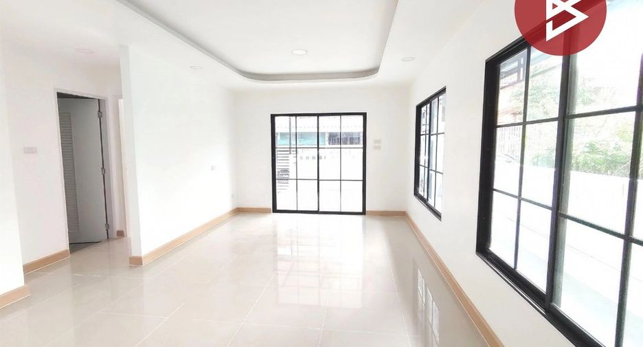 For sale 3 bedrooms townhouse in Khlong Luang, Pathum Thani