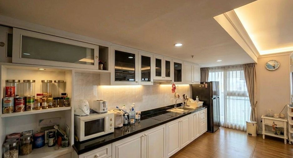 For sale 2 bedrooms condo in Yan Nawa, Bangkok