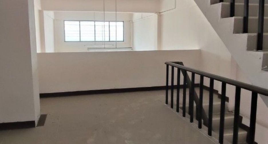 Local comercial en venta de 3 habitaciones en Bang Bua Thong, Nonthaburi