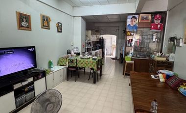 Casa adosada en venta de 3 habitaciones en Bang Khun Thian, Bangkok