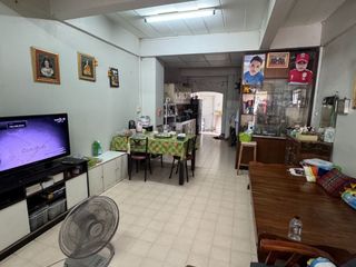 Casa adosada en venta de 3 habitaciones en Bang Khun Thian, Bangkok