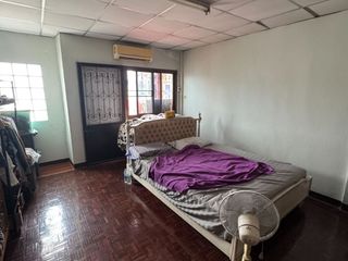 Casa adosada en venta de 3 habitaciones en Bang Khun Thian, Bangkok