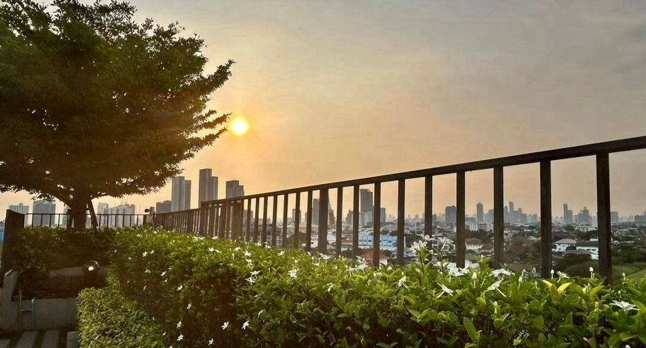 Condo en venta de 2 habitaciones en Bang Na, Bangkok