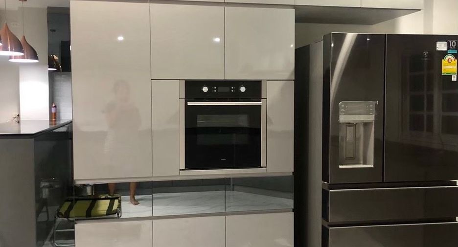Oficina en alquiler y en venta de 7 habitaciones en Pak Kret, Nonthaburi