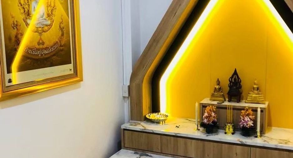 Oficina en alquiler y en venta de 7 habitaciones en Pak Kret, Nonthaburi