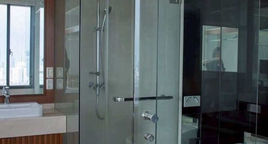 For sale 3 ベッドルーム condo in Pathum Wan, Bangkok