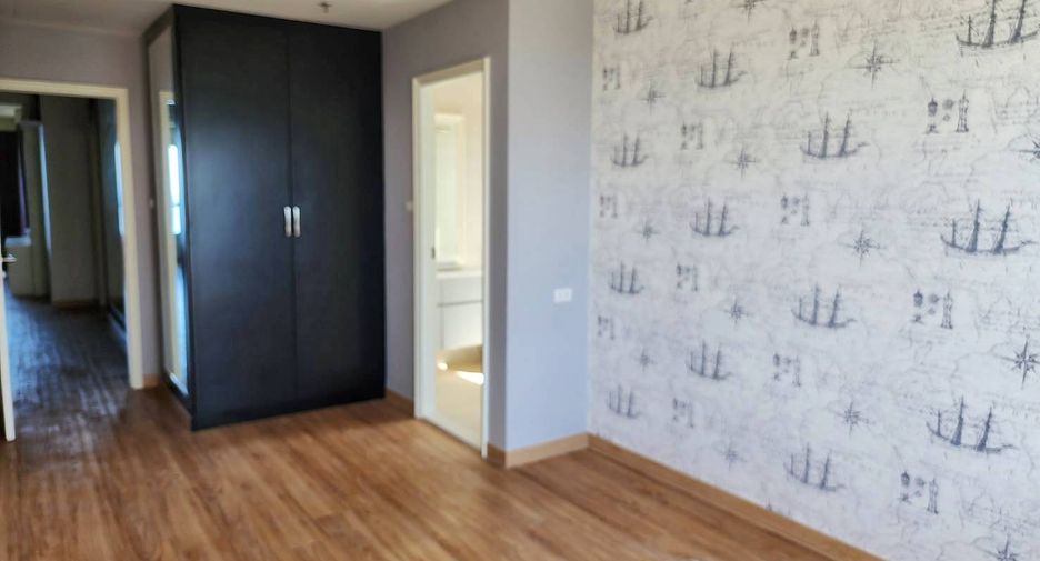 For sale 3 ベッドルーム condo in Si Racha, Chonburi