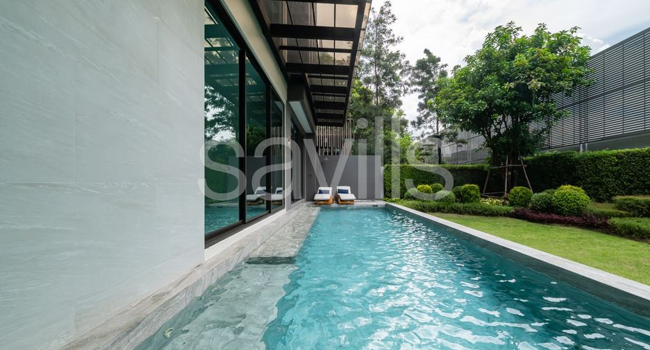 For sale 4 bedrooms house in Bang Kapi, Bangkok