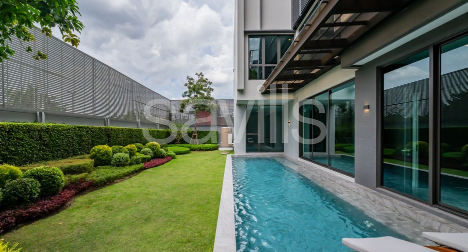 For sale 4 bedrooms house in Bang Kapi, Bangkok