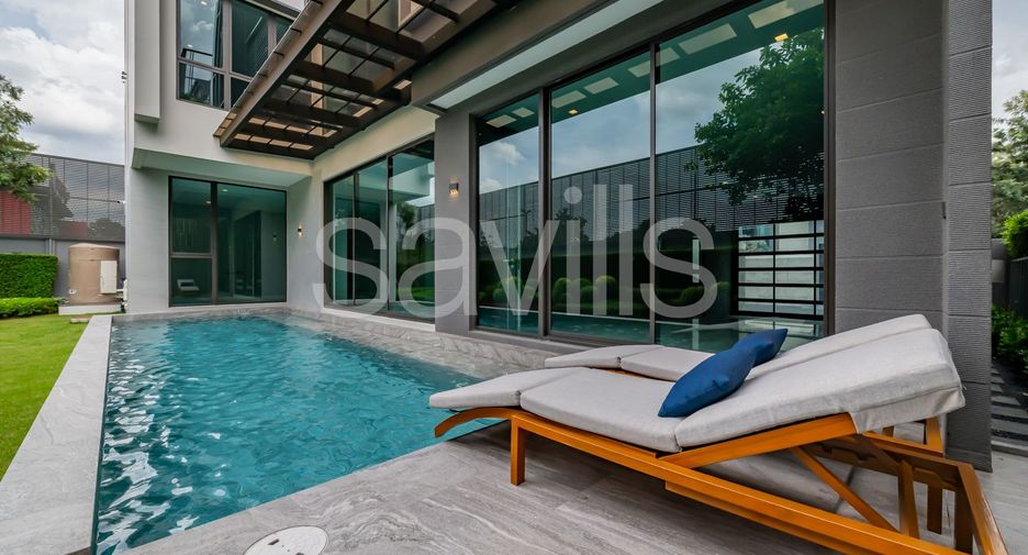 For sale 4 bedrooms house in Bang Kapi, Bangkok