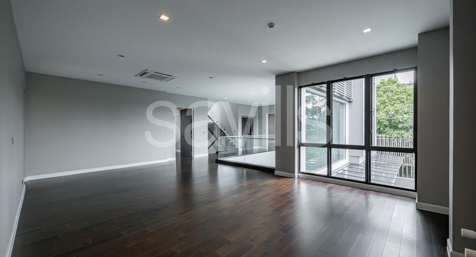 For sale 4 bedrooms house in Bang Kapi, Bangkok