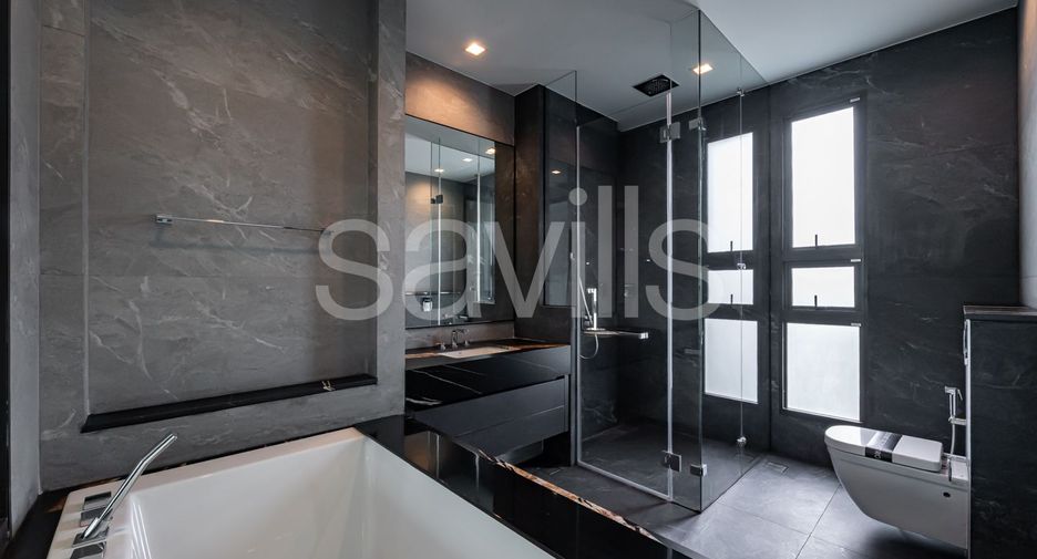 For sale 4 bedrooms house in Bang Kapi, Bangkok