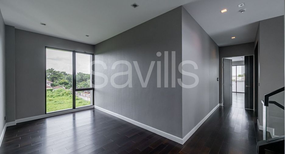 For sale 4 bedrooms house in Bang Kapi, Bangkok