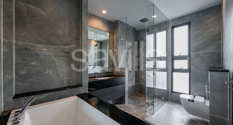 For sale 4 bedrooms house in Bang Kapi, Bangkok