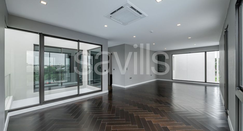 For sale 4 bedrooms house in Bang Kapi, Bangkok