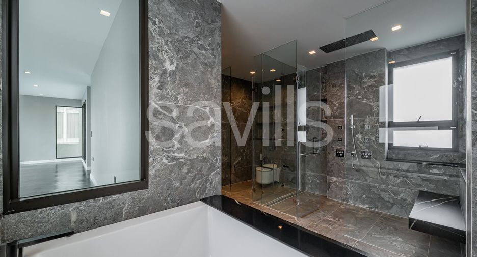 For sale 4 bedrooms house in Bang Kapi, Bangkok
