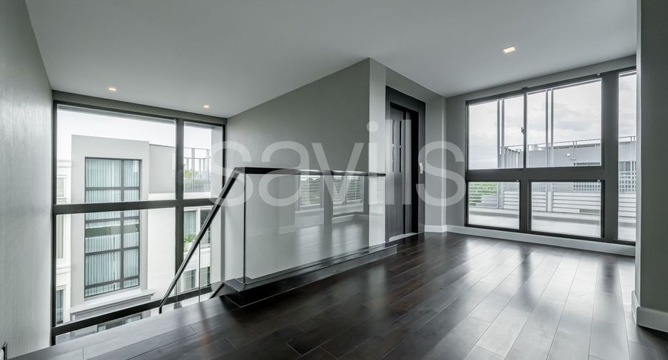 For sale 4 bedrooms house in Bang Kapi, Bangkok