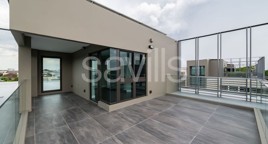 For sale 4 bedrooms house in Bang Kapi, Bangkok