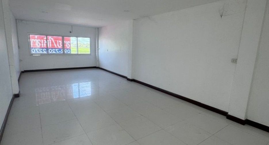 Gewerbefläche zur Miete mit 6 Zimmer in Nakhon Chai Si, Nakhon Pathom