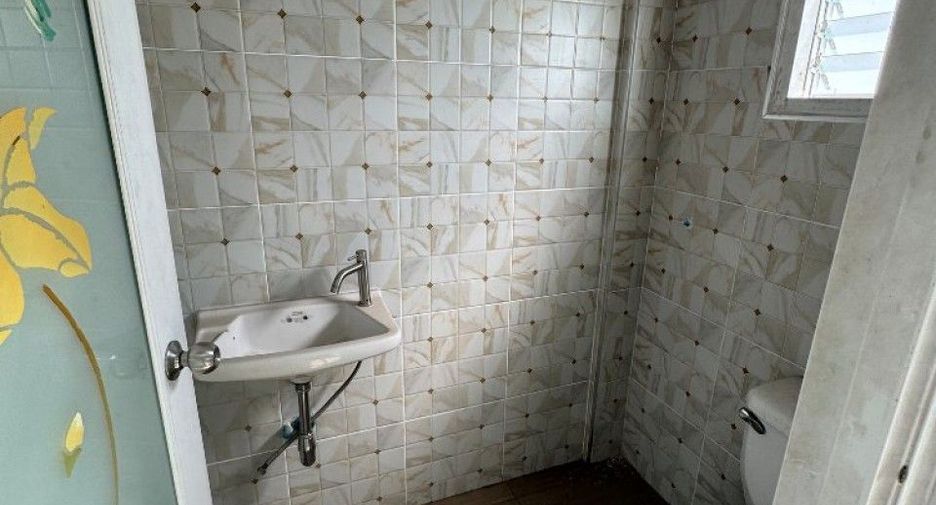 Gewerbefläche zur Miete mit 6 Zimmer in Nakhon Chai Si, Nakhon Pathom