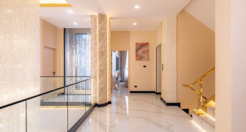À vendre 5 chambres villa à Bang Lamung, Chonburi