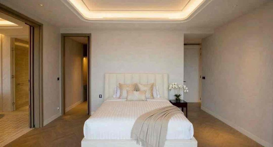 For sale 3 ベッドルーム condo in Sathon, Bangkok
