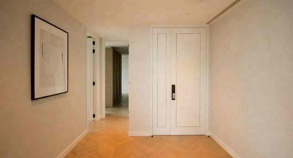 For sale 3 ベッドルーム condo in Sathon, Bangkok