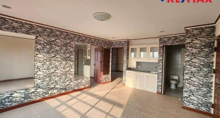 For sale 2 ベッドルーム condo in Bang Lamung, Chonburi