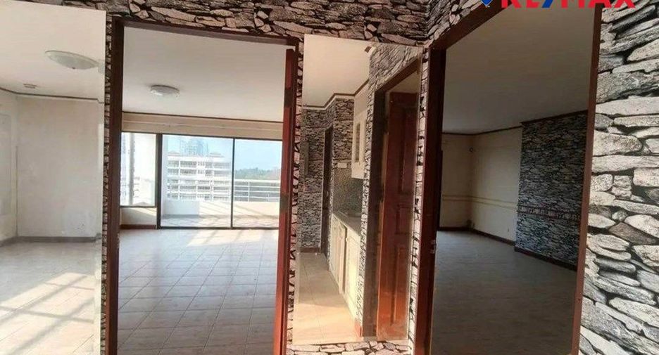 For sale 2 ベッドルーム condo in Bang Lamung, Chonburi