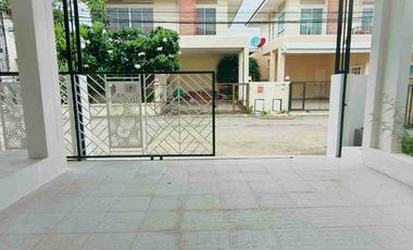 Haus zum Kauf mit 3 Zimmer in Khlong Sam Wa, Bangkok
