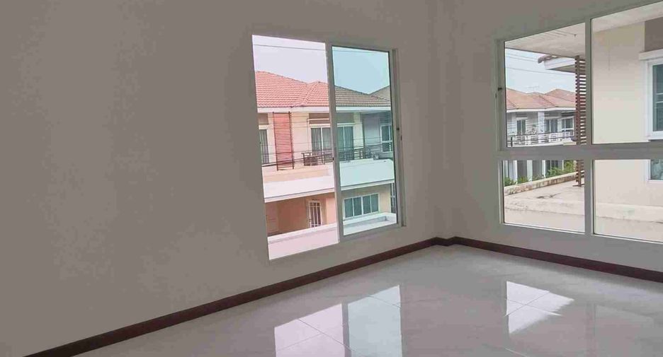 Haus zum Kauf mit 3 Zimmer in Khlong Sam Wa, Bangkok