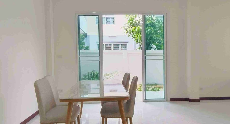 Haus zum Kauf mit 3 Zimmer in Khlong Sam Wa, Bangkok
