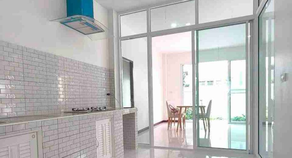 Haus zum Kauf mit 3 Zimmer in Khlong Sam Wa, Bangkok